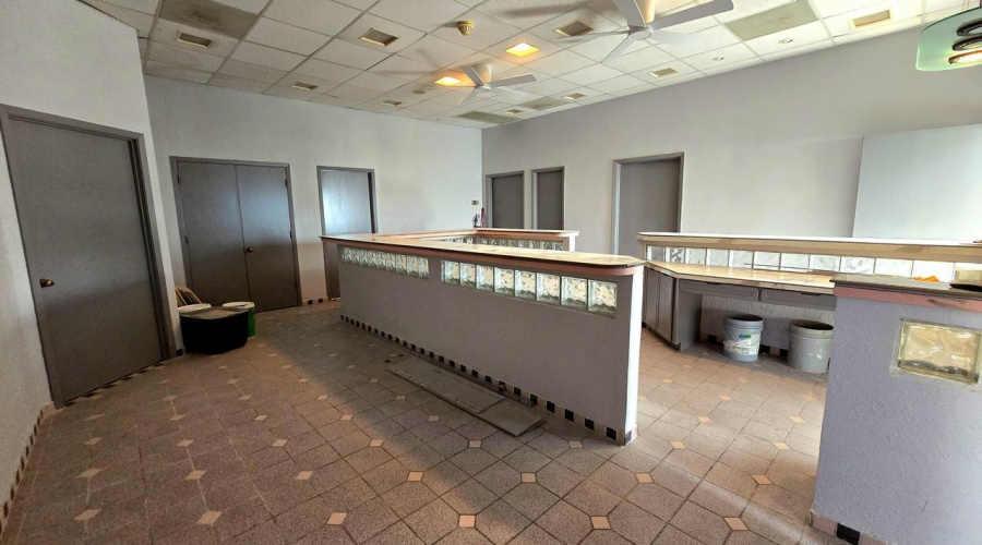 220 W Hillside Rd, laredo, Texas 78041, 1 Room Rooms,4 BathroomsBathrooms,Commercial retail/office,For Rent,220 W Hillside Rd,20261735