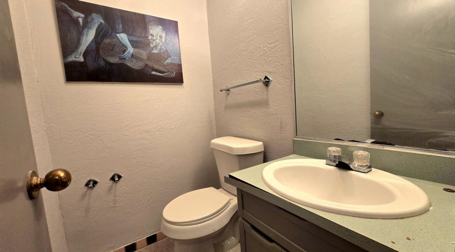 220 W Hillside Rd, laredo, Texas 78041, 1 Room Rooms,4 BathroomsBathrooms,Commercial retail/office,For Rent,220 W Hillside Rd,20261735