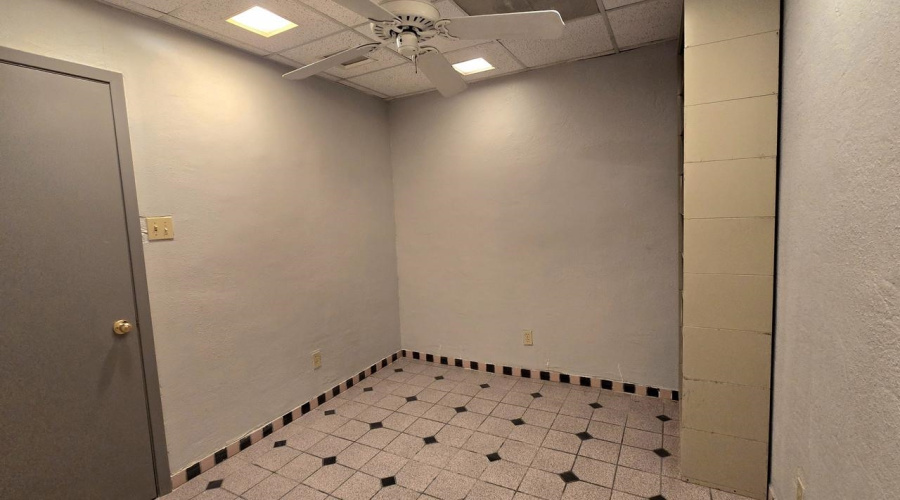 220 W Hillside Rd, laredo, Texas 78041, 1 Room Rooms,4 BathroomsBathrooms,Commercial retail/office,For Rent,220 W Hillside Rd,20261735