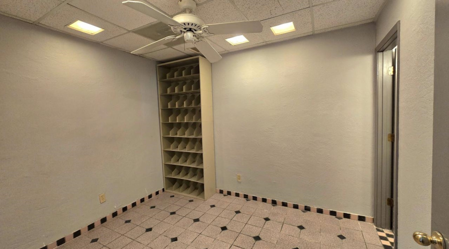 220 W Hillside Rd, laredo, Texas 78041, 1 Room Rooms,4 BathroomsBathrooms,Commercial retail/office,For Rent,220 W Hillside Rd,20261735