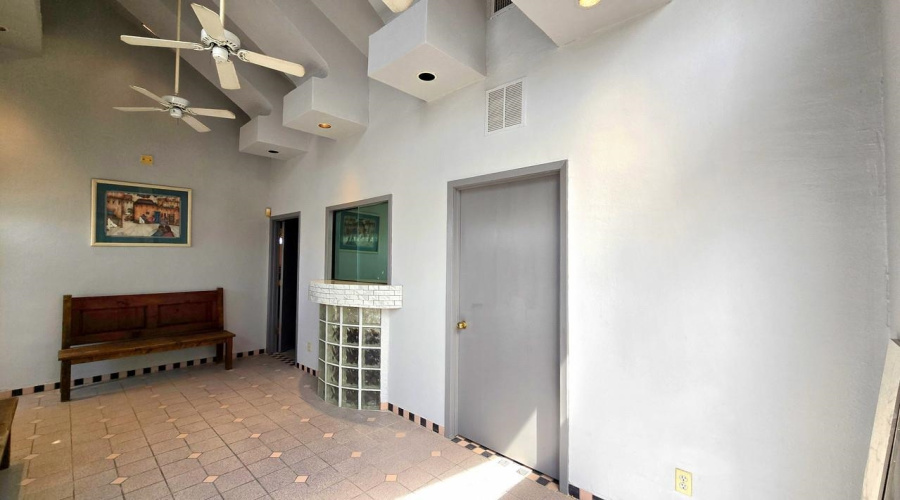 220 W Hillside Rd, laredo, Texas 78041, 1 Room Rooms,4 BathroomsBathrooms,Commercial retail/office,For Rent,220 W Hillside Rd,20261735