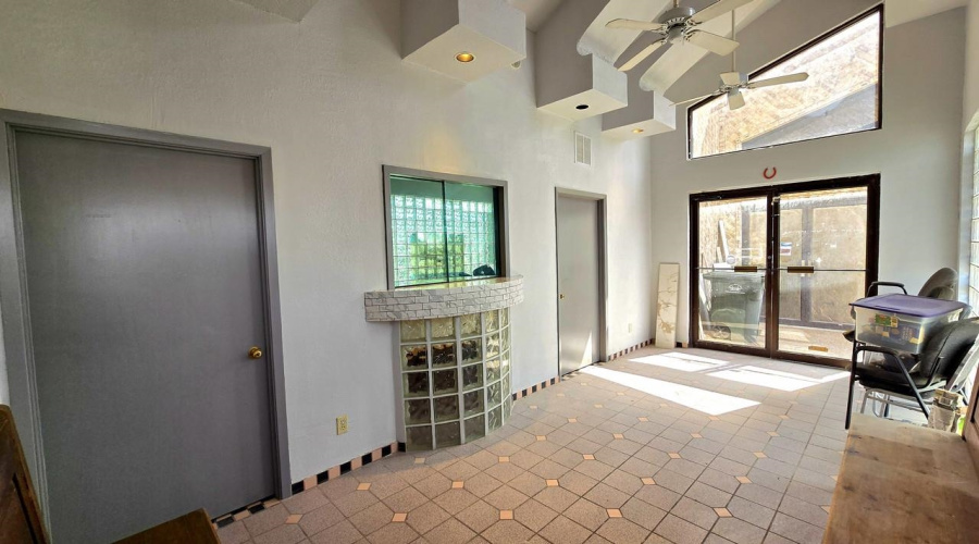 220 W Hillside Rd, laredo, Texas 78041, 1 Room Rooms,4 BathroomsBathrooms,Commercial retail/office,For Rent,220 W Hillside Rd,20261735