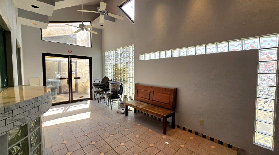 220 W Hillside Rd, laredo, Texas 78041, 1 Room Rooms,4 BathroomsBathrooms,Commercial retail/office,For Rent,220 W Hillside Rd,20261735