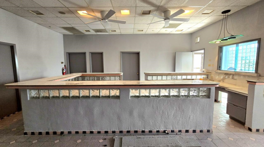 220 W Hillside Rd, laredo, Texas 78041, 1 Room Rooms,4 BathroomsBathrooms,Commercial retail/office,For Rent,220 W Hillside Rd,20261735