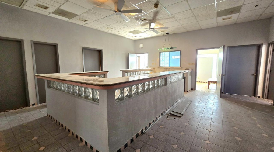 220 W Hillside Rd, laredo, Texas 78041, 1 Room Rooms,4 BathroomsBathrooms,Commercial retail/office,For Rent,220 W Hillside Rd,20261735