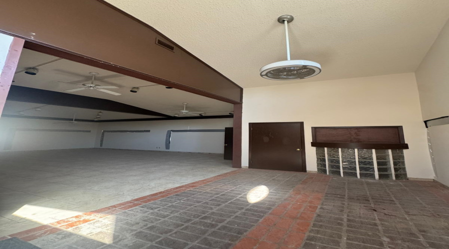 220 W Hillside Rd, laredo, Texas 74801, 1 Room Rooms,2 BathroomsBathrooms,Commercial retail/office,For Rent,220 W Hillside Rd,20261736