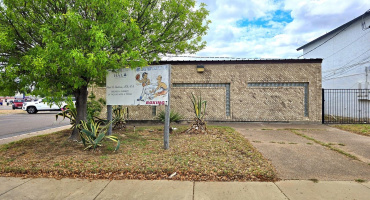 220 W Hillside Rd, laredo, Texas 74801, 1 Room Rooms,2 BathroomsBathrooms,Commercial retail/office,For Rent,220 W Hillside Rd,20261736