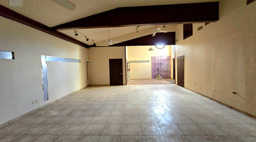 220 W Hillside Rd, laredo, Texas 74801, 1 Room Rooms,2 BathroomsBathrooms,Commercial retail/office,For Rent,220 W Hillside Rd,20261736