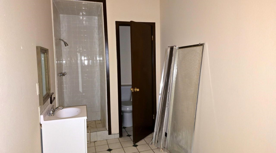 220 W Hillside Rd, laredo, Texas 74801, 1 Room Rooms,2 BathroomsBathrooms,Commercial retail/office,For Rent,220 W Hillside Rd,20261736