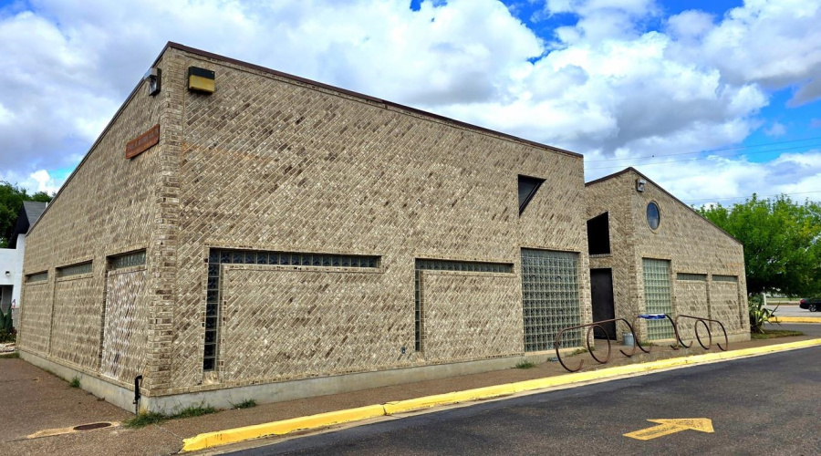 220 W Hillside Rd, laredo, Texas 74801, 1 Room Rooms,2 BathroomsBathrooms,Commercial retail/office,For Rent,220 W Hillside Rd,20261736