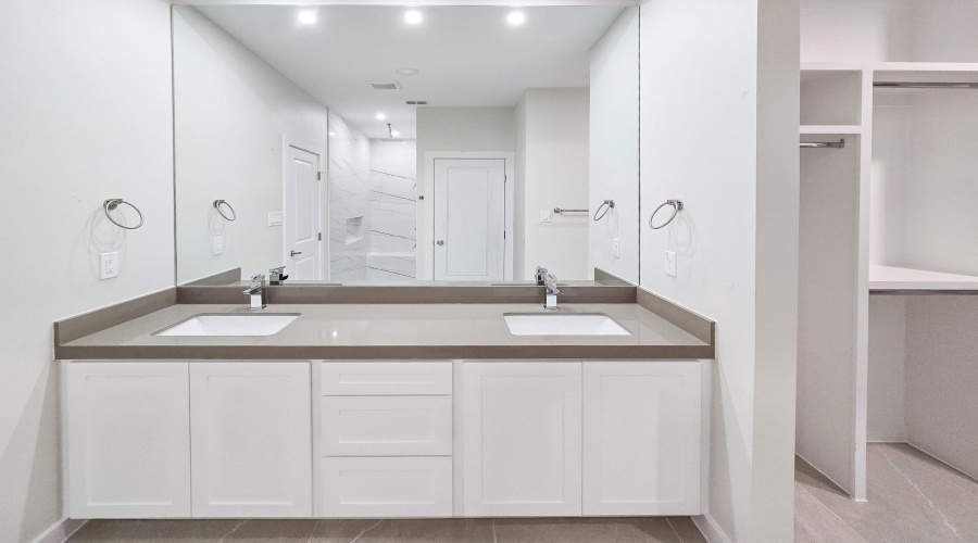 1018 Noyola Loop, LAREDO, Texas 78046, 4 Bedrooms Bedrooms, 6 Rooms Rooms,2 BathroomsBathrooms,Residential,For Sale,1018 Noyola Loop,20261731