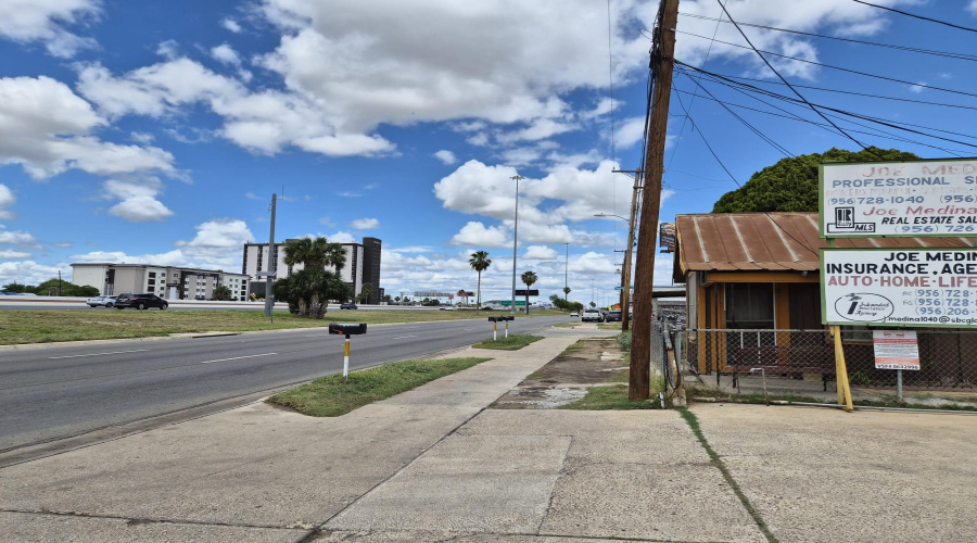 2215 San Dario Ave, LAREDO, Texas 78040, ,Multi-family,For Sale,2215 San Dario Ave,20261732