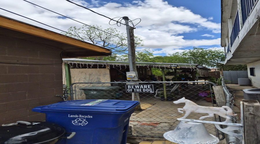 2215 San Dario Ave, LAREDO, Texas 78040, ,Multi-family,For Sale,2215 San Dario Ave,20261732