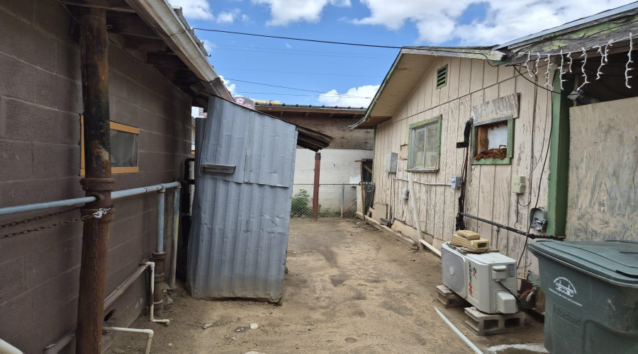 2215 San Dario Ave, LAREDO, Texas 78040, ,Multi-family,For Sale,2215 San Dario Ave,20261732