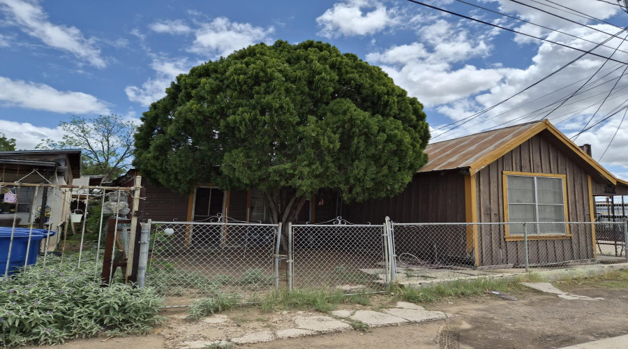 2215 San Dario Ave, LAREDO, Texas 78040, ,Multi-family,For Sale,2215 San Dario Ave,20261732