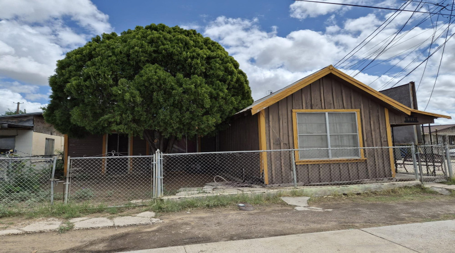 2215 San Dario Ave, LAREDO, Texas 78040, ,Multi-family,For Sale,2215 San Dario Ave,20261732