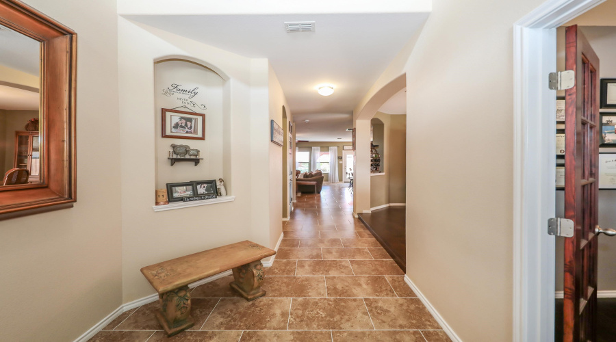 217 Washingtonia Dr, Laredo, Texas 78045, 4 Bedrooms Bedrooms, 9 Rooms Rooms,2 BathroomsBathrooms,Residential,For Sale,217 Washingtonia Dr,20261740