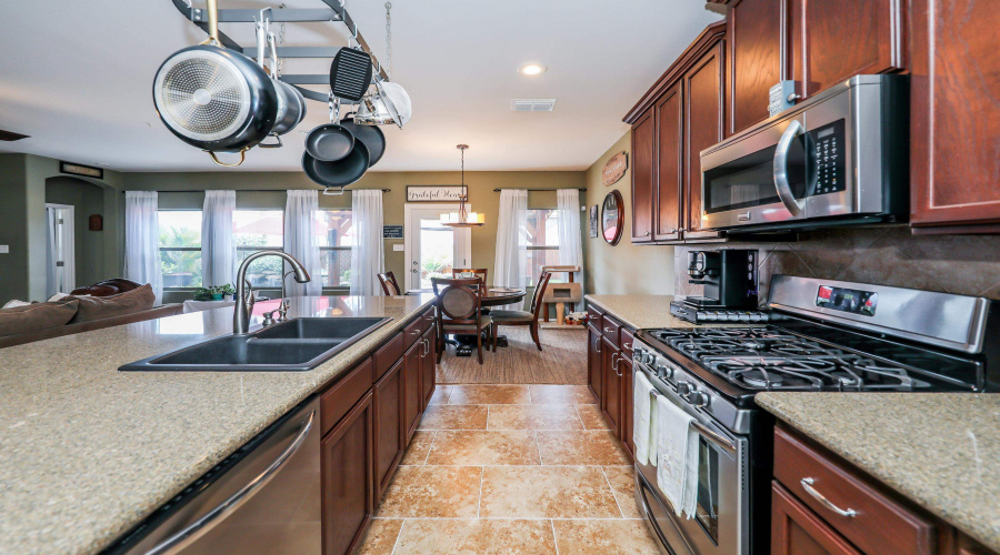 217 Washingtonia Dr, Laredo, Texas 78045, 4 Bedrooms Bedrooms, 9 Rooms Rooms,2 BathroomsBathrooms,Residential,For Sale,217 Washingtonia Dr,20261740