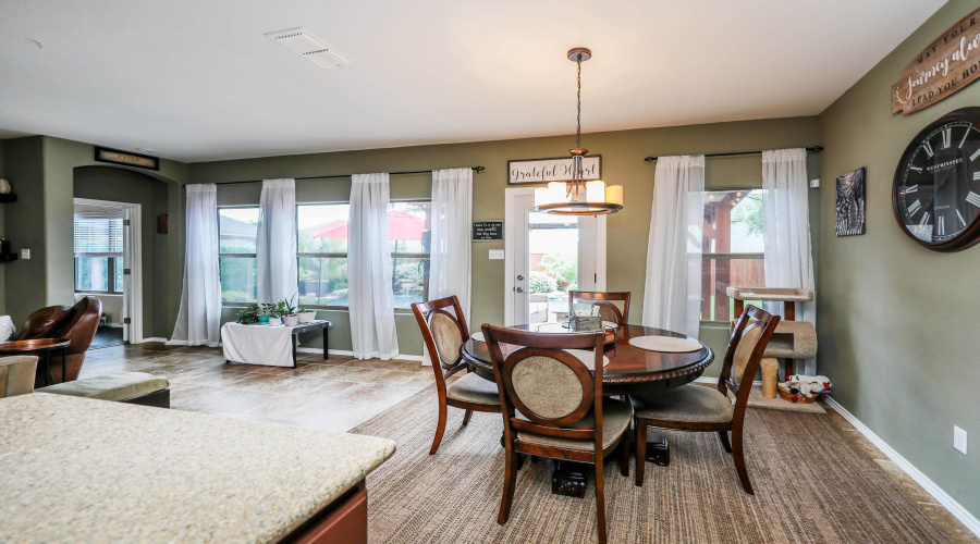 217 Washingtonia Dr, Laredo, Texas 78045, 4 Bedrooms Bedrooms, 9 Rooms Rooms,2 BathroomsBathrooms,Residential,For Sale,217 Washingtonia Dr,20261740