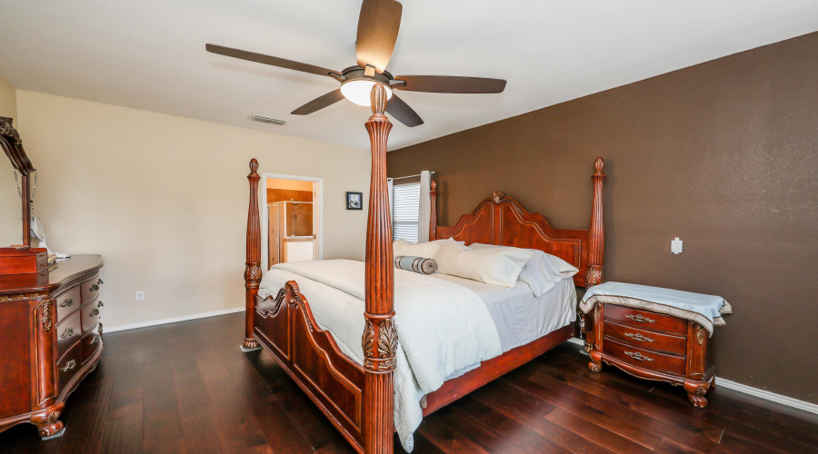 217 Washingtonia Dr, Laredo, Texas 78045, 4 Bedrooms Bedrooms, 9 Rooms Rooms,2 BathroomsBathrooms,Residential,For Sale,217 Washingtonia Dr,20261740