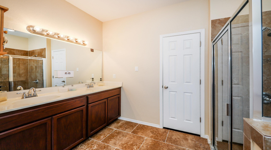 217 Washingtonia Dr, Laredo, Texas 78045, 4 Bedrooms Bedrooms, 9 Rooms Rooms,2 BathroomsBathrooms,Residential,For Sale,217 Washingtonia Dr,20261740