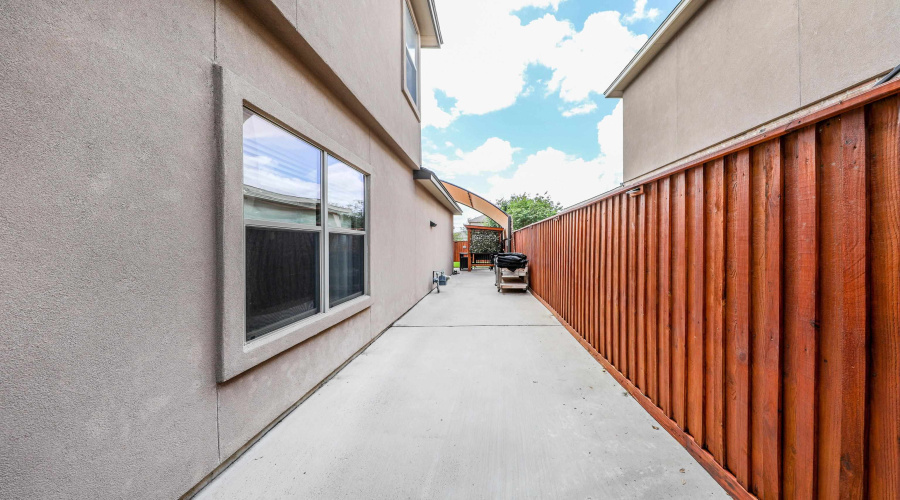 217 Washingtonia Dr, Laredo, Texas 78045, 4 Bedrooms Bedrooms, 9 Rooms Rooms,2 BathroomsBathrooms,Residential,For Sale,217 Washingtonia Dr,20261740