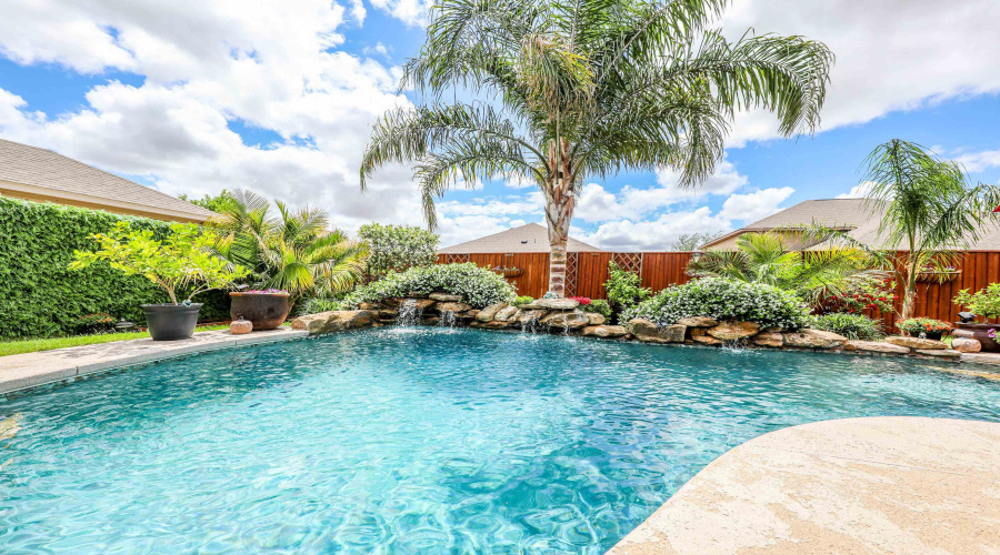 217 Washingtonia Dr, Laredo, Texas 78045, 4 Bedrooms Bedrooms, 9 Rooms Rooms,2 BathroomsBathrooms,Residential,For Sale,217 Washingtonia Dr,20261740