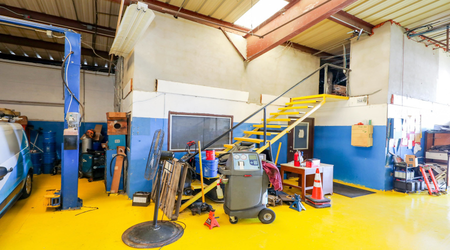 1613 Calle Del Norte, Laredo, Texas 78041-5933, 1 Room Rooms,4 BathroomsBathrooms,Commercial retail/office,For Sale,1613 Calle Del Norte,20261748