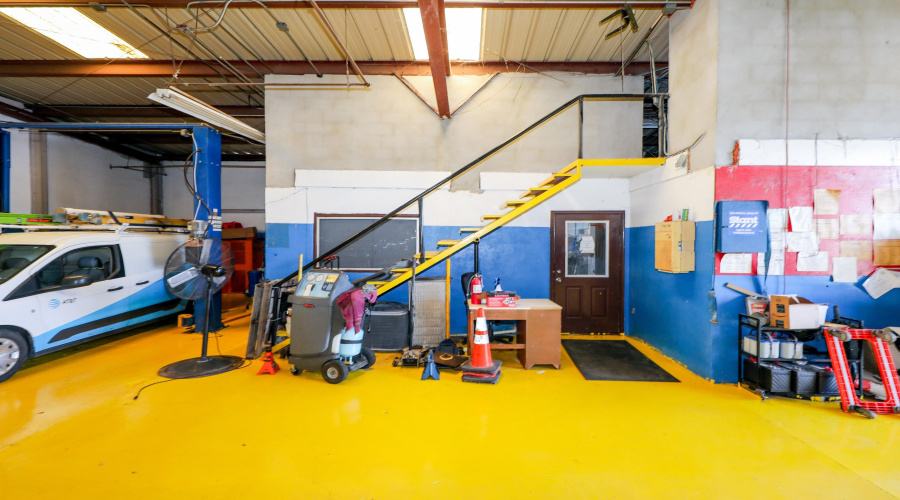 1613 Calle Del Norte, Laredo, Texas 78041-5933, 1 Room Rooms,4 BathroomsBathrooms,Commercial retail/office,For Sale,1613 Calle Del Norte,20261748