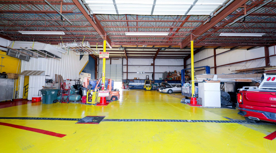 1613 Calle Del Norte, Laredo, Texas 78041-5933, 1 Room Rooms,4 BathroomsBathrooms,Commercial retail/office,For Sale,1613 Calle Del Norte,20261748