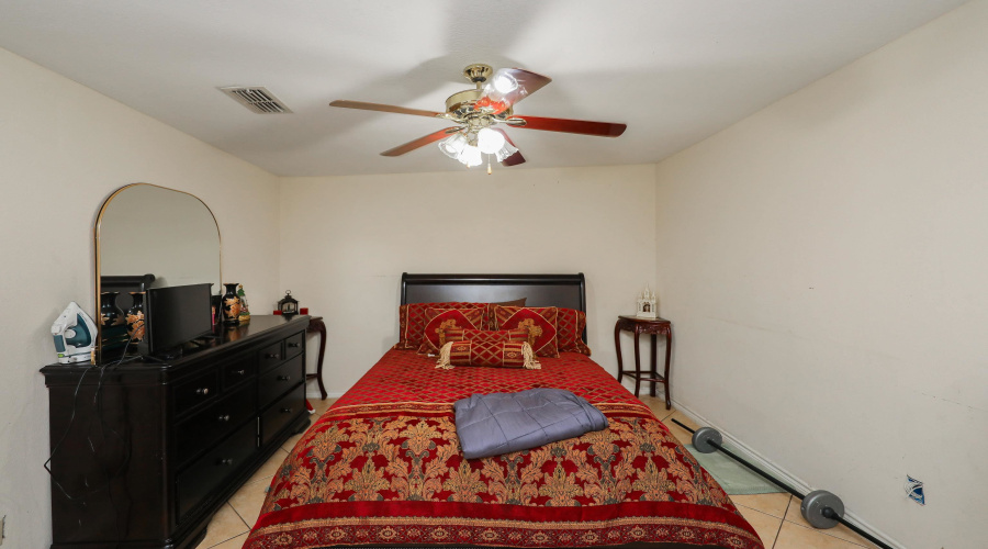1613 Calle Del Norte, Laredo, Texas 78041-5933, 1 Room Rooms,4 BathroomsBathrooms,Commercial retail/office,For Sale,1613 Calle Del Norte,20261748