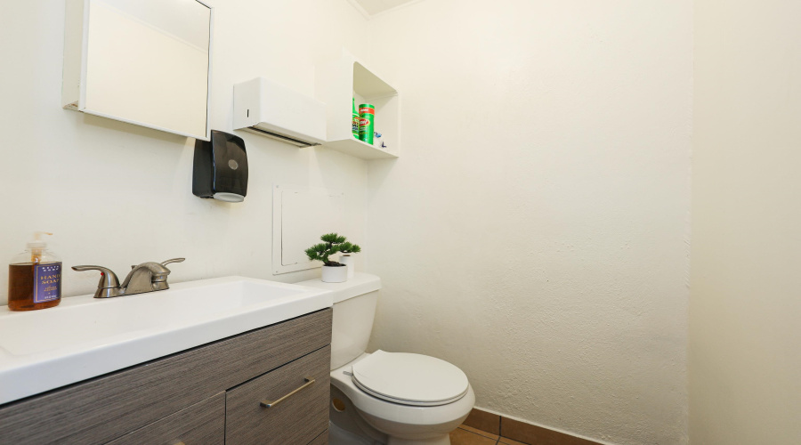 1217 Hidalgo St, Laredo, Texas 78040, 1 Room Rooms,1 BathroomBathrooms,Commercial retail/office,For Sale,1217 Hidalgo St,20261751