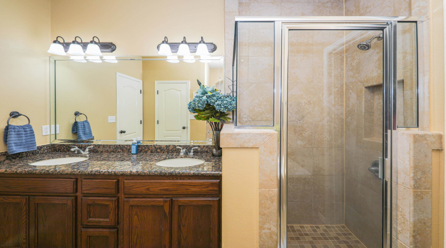 421 Windmill Palm, Laredo, Texas 78045, 5 Bedrooms Bedrooms, 9 Rooms Rooms,3 BathroomsBathrooms,Residential,For Sale,421 Windmill Palm,20261743