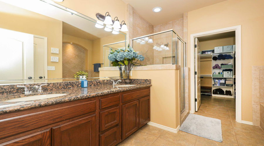 421 Windmill Palm, Laredo, Texas 78045, 5 Bedrooms Bedrooms, 9 Rooms Rooms,3 BathroomsBathrooms,Residential,For Sale,421 Windmill Palm,20261743