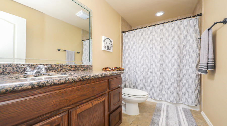 421 Windmill Palm, Laredo, Texas 78045, 5 Bedrooms Bedrooms, 9 Rooms Rooms,3 BathroomsBathrooms,Residential,For Sale,421 Windmill Palm,20261743