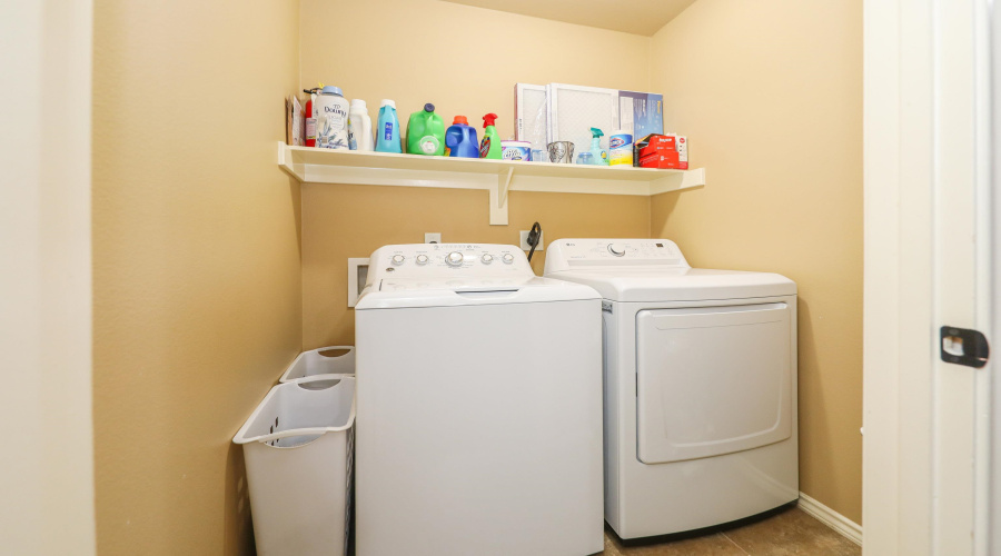 421 Windmill Palm, Laredo, Texas 78045, 5 Bedrooms Bedrooms, 9 Rooms Rooms,3 BathroomsBathrooms,Residential,For Sale,421 Windmill Palm,20261743