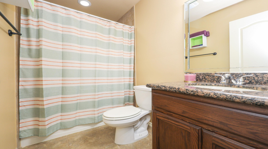 421 Windmill Palm, Laredo, Texas 78045, 5 Bedrooms Bedrooms, 9 Rooms Rooms,3 BathroomsBathrooms,Residential,For Sale,421 Windmill Palm,20261743