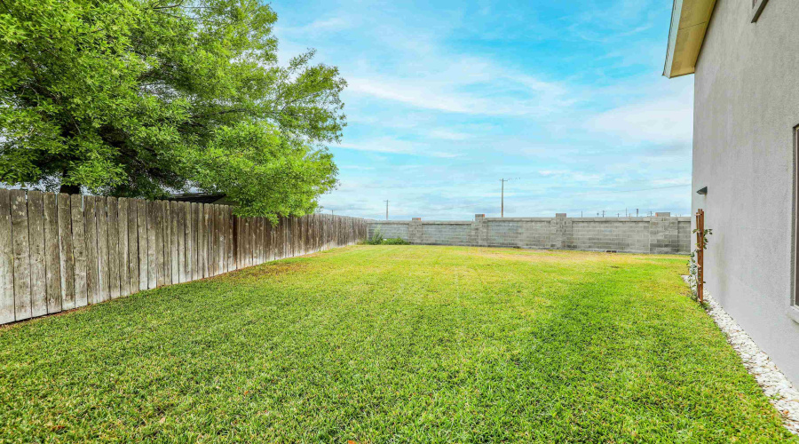 421 Windmill Palm, Laredo, Texas 78045, 5 Bedrooms Bedrooms, 9 Rooms Rooms,3 BathroomsBathrooms,Residential,For Sale,421 Windmill Palm,20261743