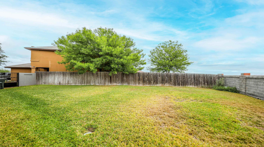 421 Windmill Palm, Laredo, Texas 78045, 5 Bedrooms Bedrooms, 9 Rooms Rooms,3 BathroomsBathrooms,Residential,For Sale,421 Windmill Palm,20261743