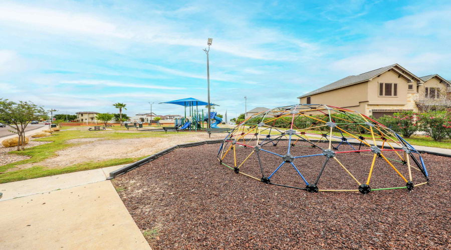 421 Windmill Palm, Laredo, Texas 78045, 5 Bedrooms Bedrooms, 9 Rooms Rooms,3 BathroomsBathrooms,Residential,For Sale,421 Windmill Palm,20261743