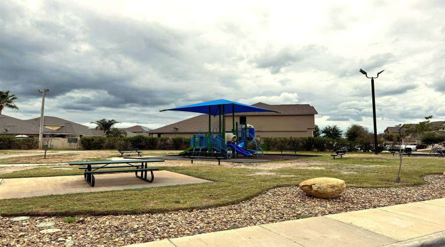 421 Windmill Palm, Laredo, Texas 78045, 5 Bedrooms Bedrooms, 9 Rooms Rooms,3 BathroomsBathrooms,Residential,For Sale,421 Windmill Palm,20261743