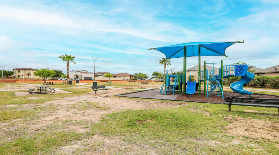 421 Windmill Palm, Laredo, Texas 78045, 5 Bedrooms Bedrooms, 9 Rooms Rooms,3 BathroomsBathrooms,Residential,For Sale,421 Windmill Palm,20261743