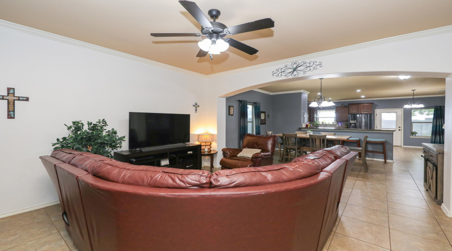 421 Windmill Palm, Laredo, Texas 78045, 5 Bedrooms Bedrooms, 9 Rooms Rooms,3 BathroomsBathrooms,Residential,For Sale,421 Windmill Palm,20261743