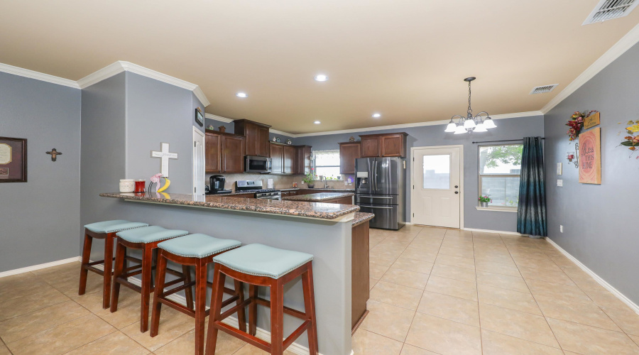 421 Windmill Palm, Laredo, Texas 78045, 5 Bedrooms Bedrooms, 9 Rooms Rooms,3 BathroomsBathrooms,Residential,For Sale,421 Windmill Palm,20261743