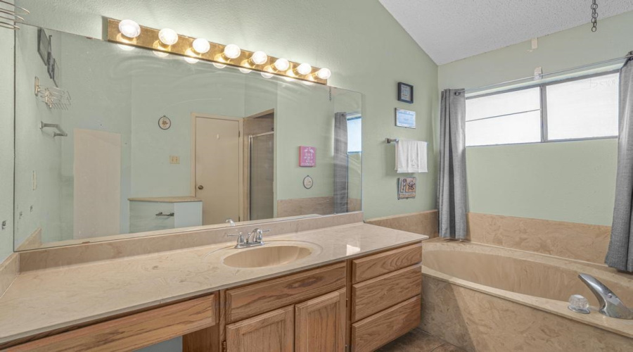 1425 Longhorn Dr, Laredo, Texas 78045, 3 Bedrooms Bedrooms, 5 Rooms Rooms,2 BathroomsBathrooms,Residential,For Sale,1425 Longhorn Dr,20261749