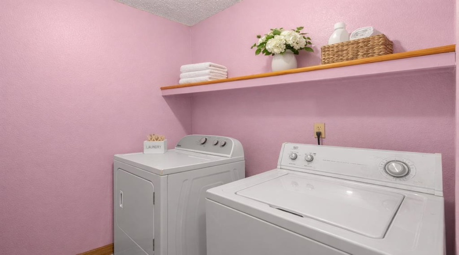 1425 Longhorn Dr, Laredo, Texas 78045, 3 Bedrooms Bedrooms, 5 Rooms Rooms,2 BathroomsBathrooms,Residential,For Sale,1425 Longhorn Dr,20261749