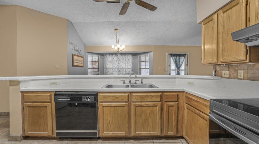 1425 Longhorn Dr, Laredo, Texas 78045, 3 Bedrooms Bedrooms, 5 Rooms Rooms,2 BathroomsBathrooms,Residential,For Sale,1425 Longhorn Dr,20261749