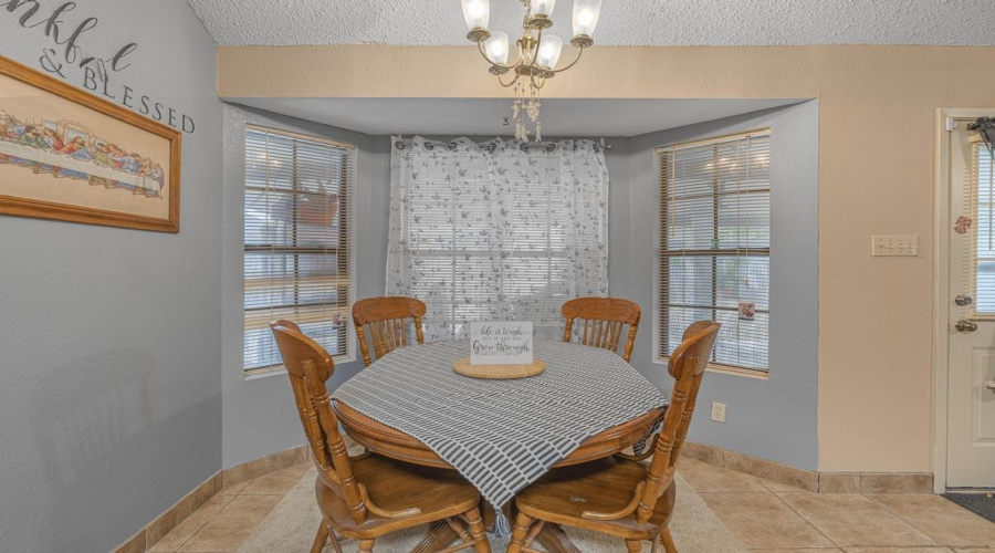 1425 Longhorn Dr, Laredo, Texas 78045, 3 Bedrooms Bedrooms, 5 Rooms Rooms,2 BathroomsBathrooms,Residential,For Sale,1425 Longhorn Dr,20261749