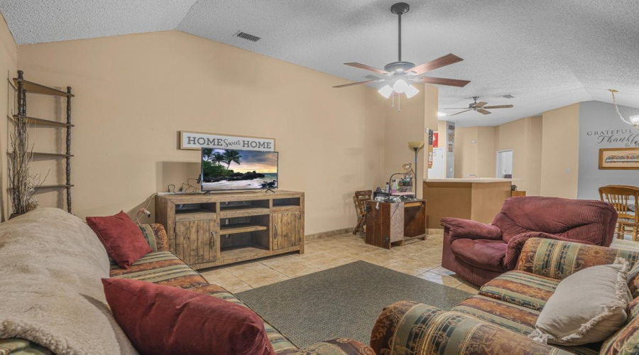 1425 Longhorn Dr, Laredo, Texas 78045, 3 Bedrooms Bedrooms, 5 Rooms Rooms,2 BathroomsBathrooms,Residential,For Sale,1425 Longhorn Dr,20261749