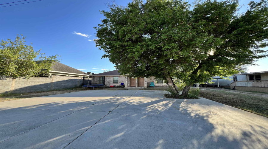 429 Falcon Shores, Zapata, Texas 78076, ,Multi-family,For Sale,429 Falcon Shores,20254551